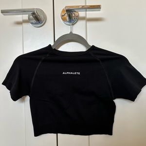 Alphalete Amplify Crop Top in Black